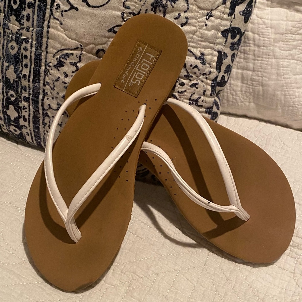 Flojos leather thongs